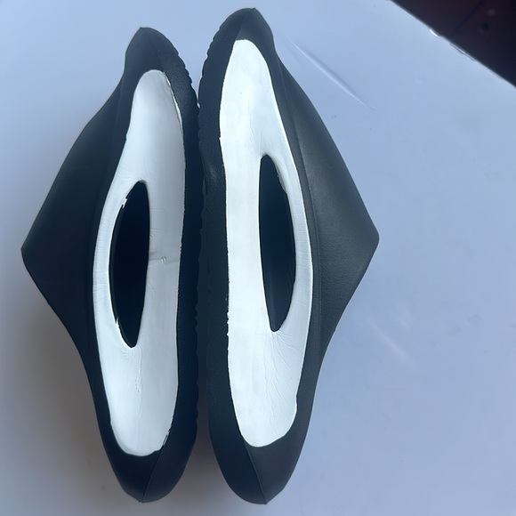 Hollow Out Futuristic Beach Slippers In Black and White-Sz 42-43-US 10-10.5 - Picture 13 of 15